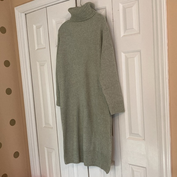 H&M RIB-KNIT TURTLENECK DRESS - Picture 2 of 4